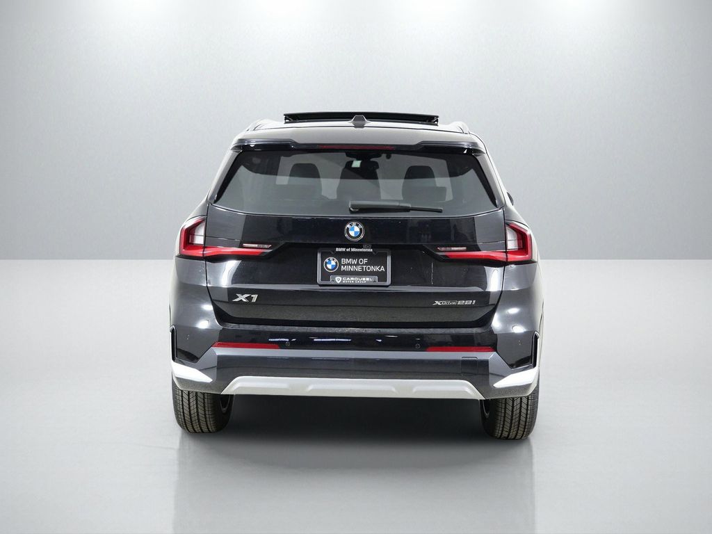 Thumbnail: 2026 BMW X1 - 10