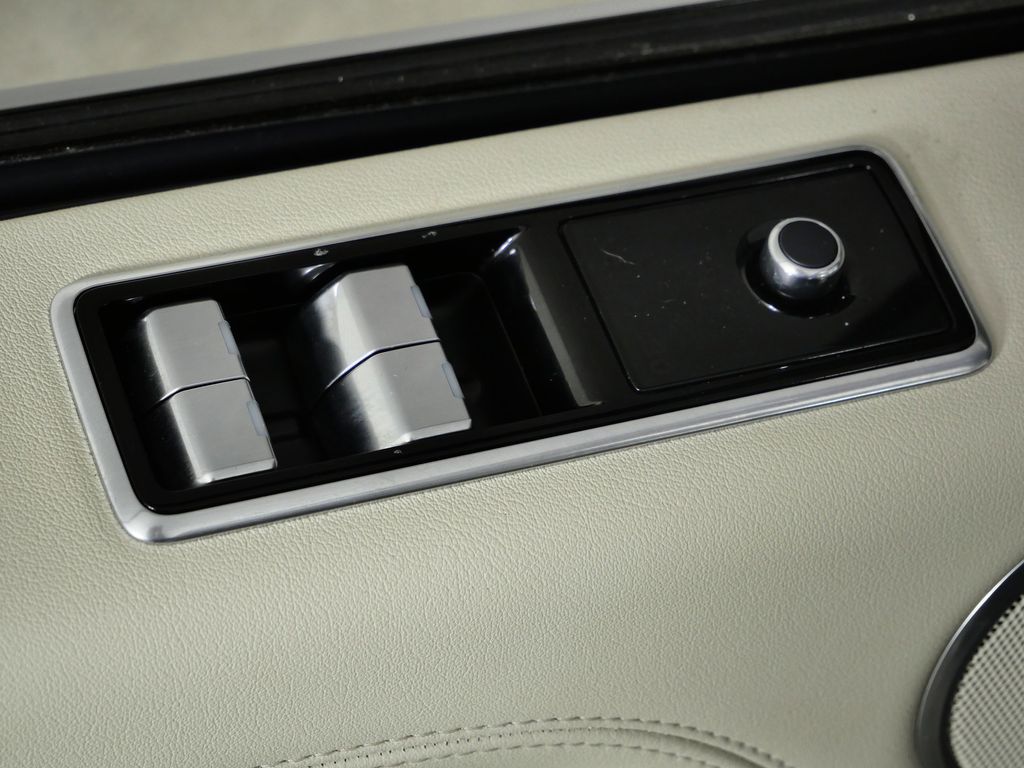 Thumbnail: 2022 Land Rover Range Rover - 37