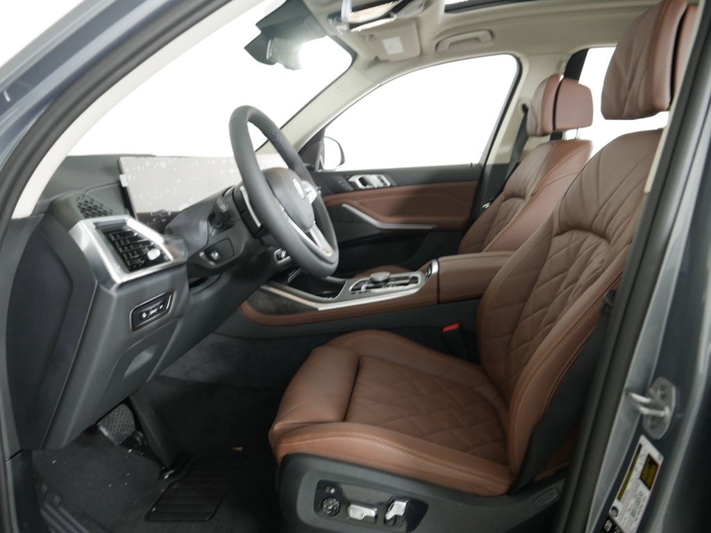 2025 BMW X7 xDrive40i 33
