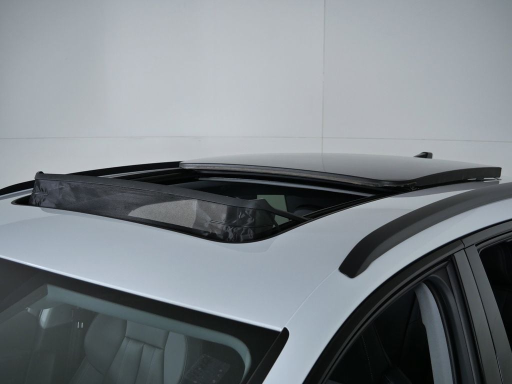 Thumbnail: 2025 Audi Q6 e-tron - 19