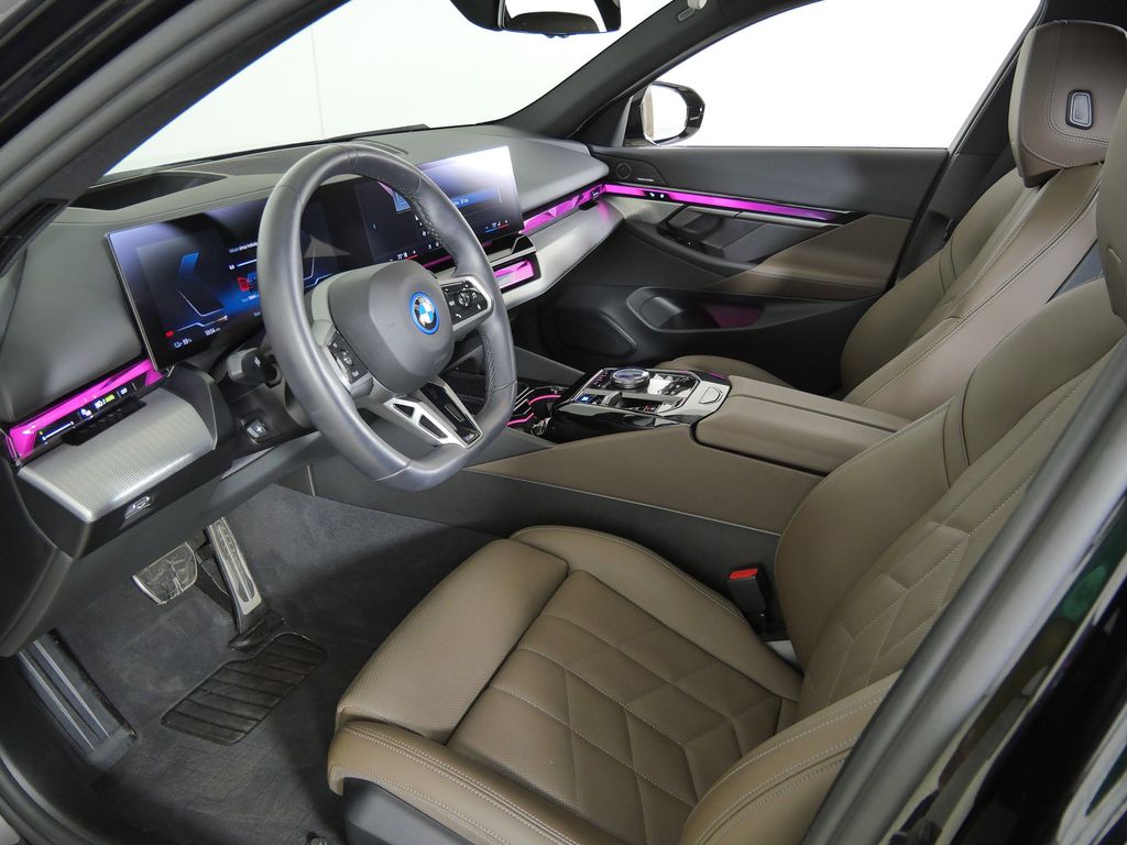 Thumbnail: 2026 BMW i5 - 37