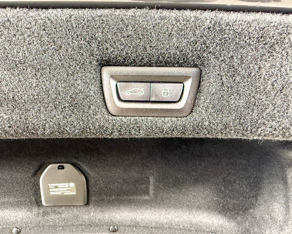 Thumbnail: 2025 BMW 7 Series - 17