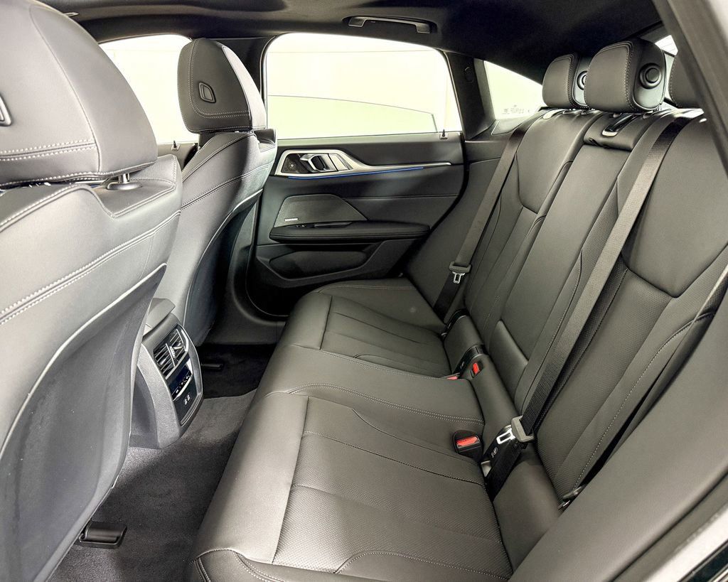 Thumbnail: 2025 BMW i4 - 33