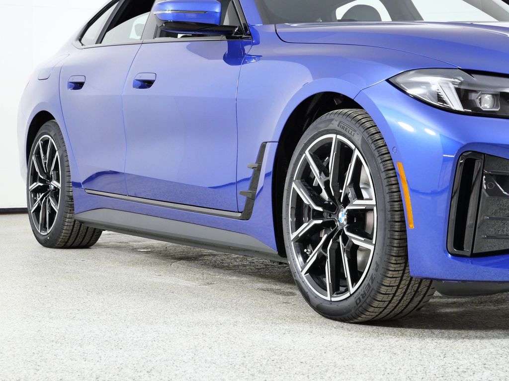 Thumbnail: 2026 BMW i4 - 6