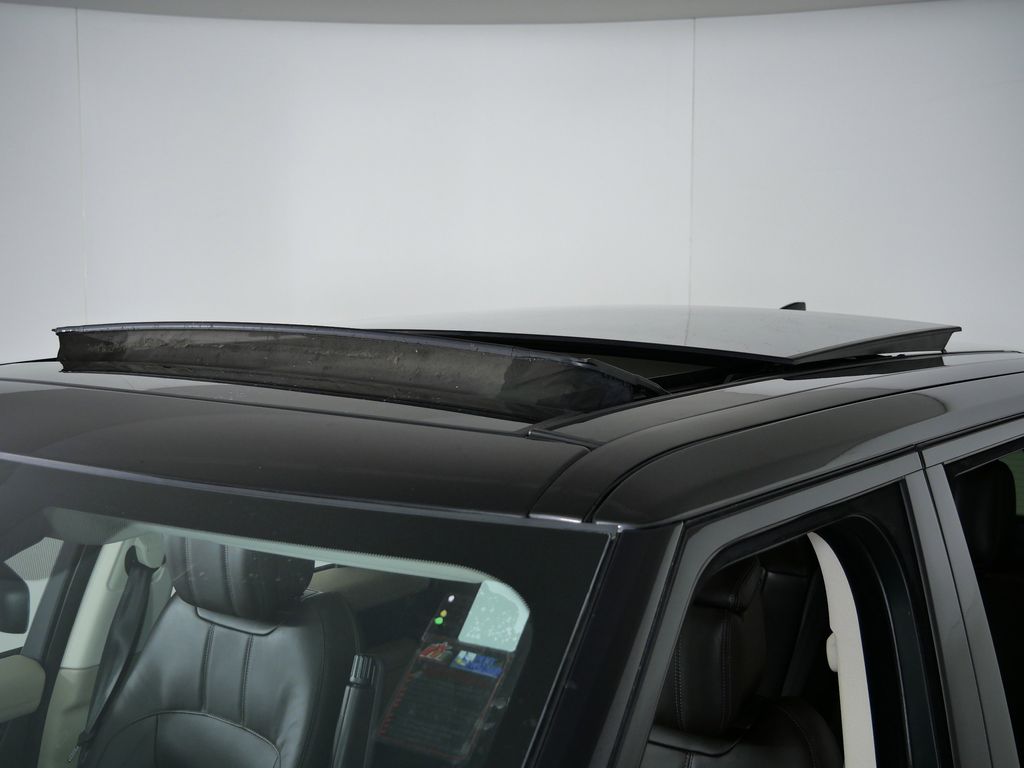 Thumbnail: 2018 Land Rover Range Rover - 19