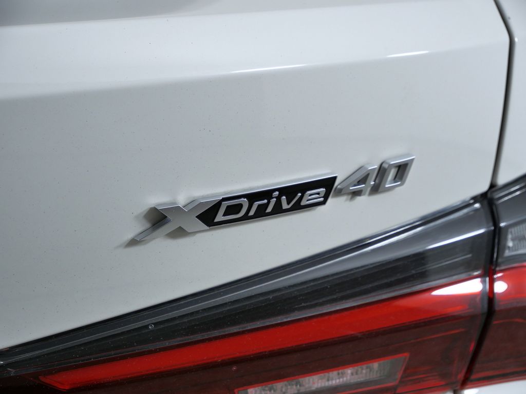 Thumbnail: 2025 BMW i4 - 15