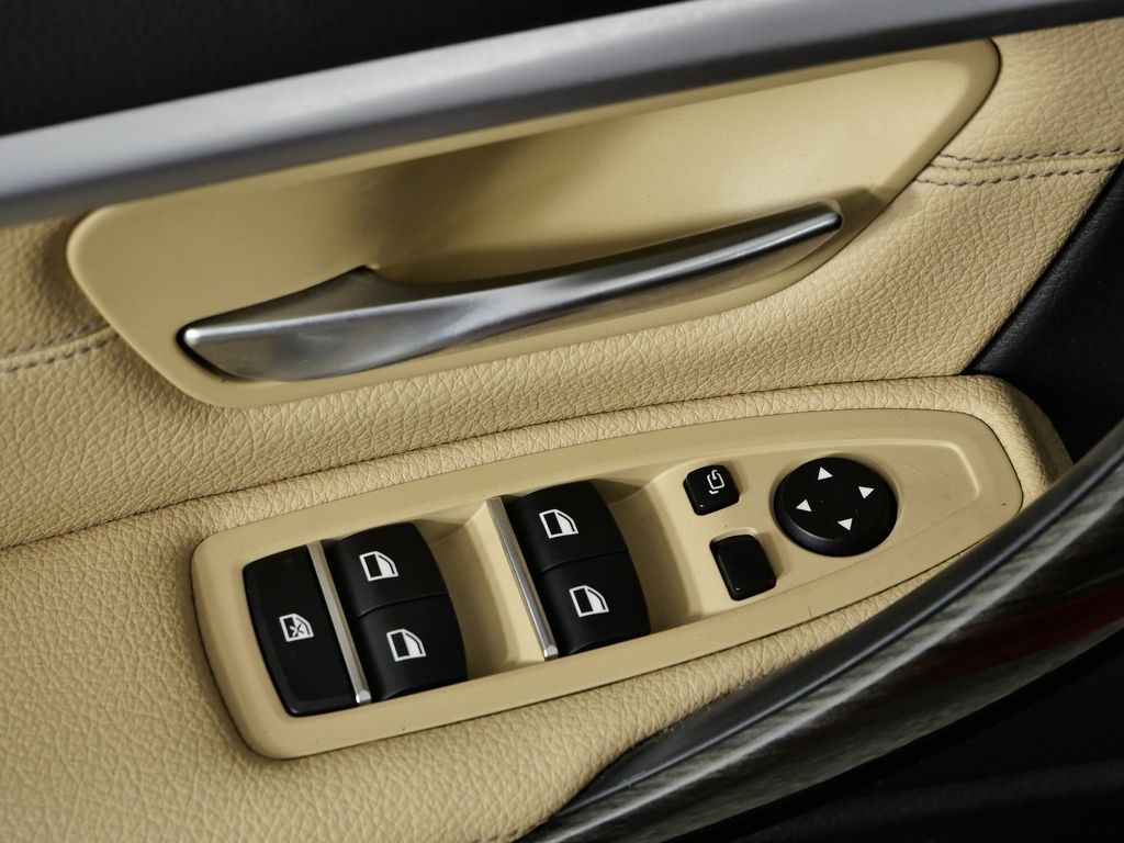 Thumbnail: 2017 BMW 3 Series - 35