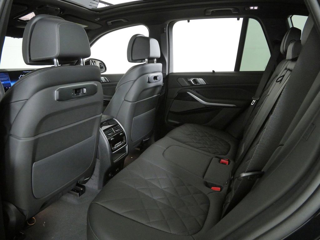 Thumbnail: 2026 BMW X5 - 32