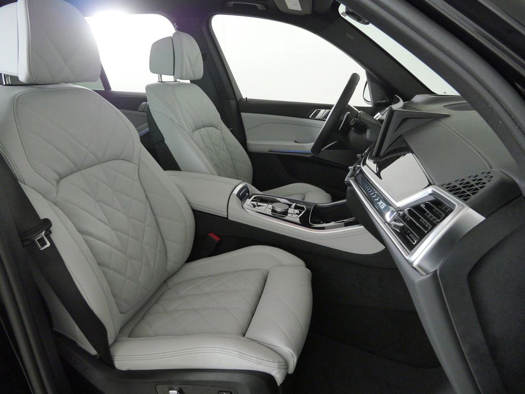 Thumbnail: 2026 BMW X5 - 21