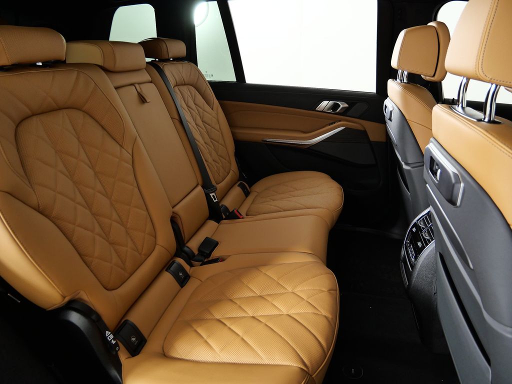 Thumbnail: 2026 BMW X7 - 27