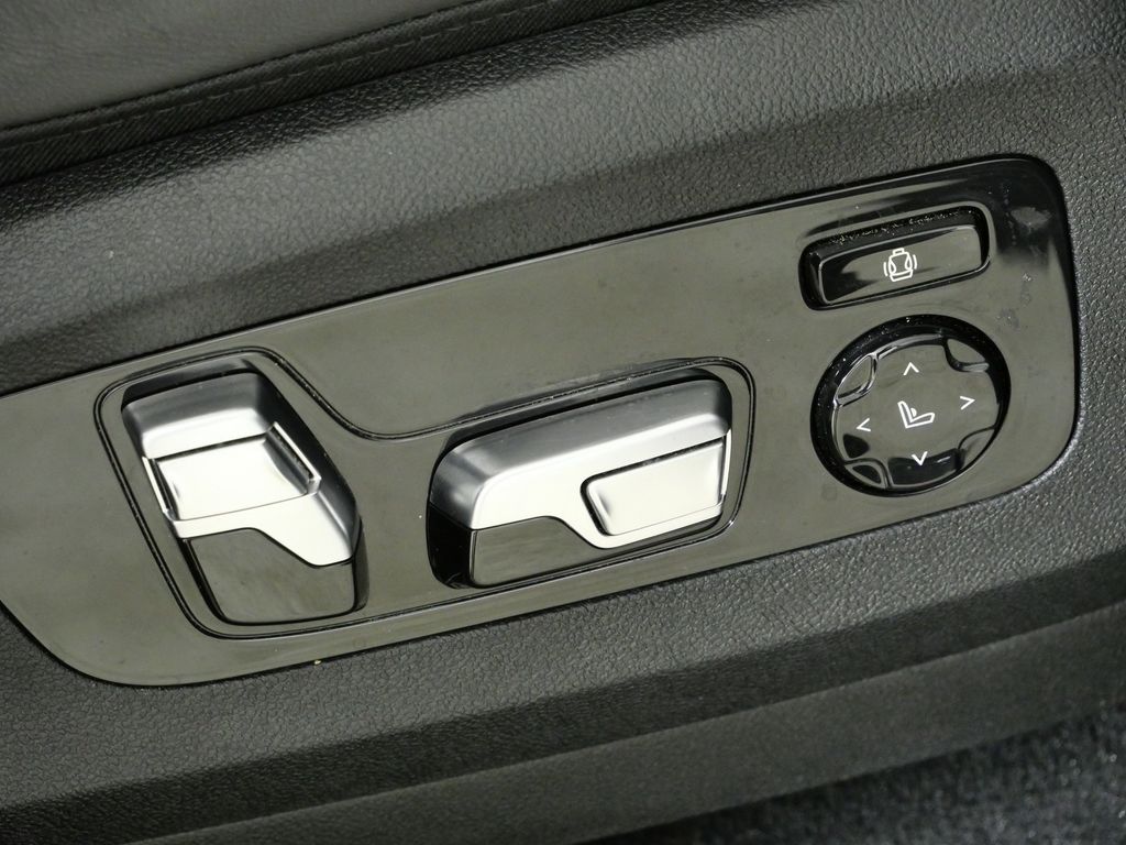 Thumbnail: 2020 BMW X7 - 23