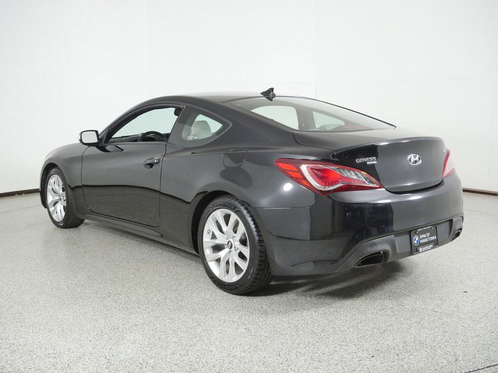 Thumbnail: 2015 Hyundai Genesis - 13