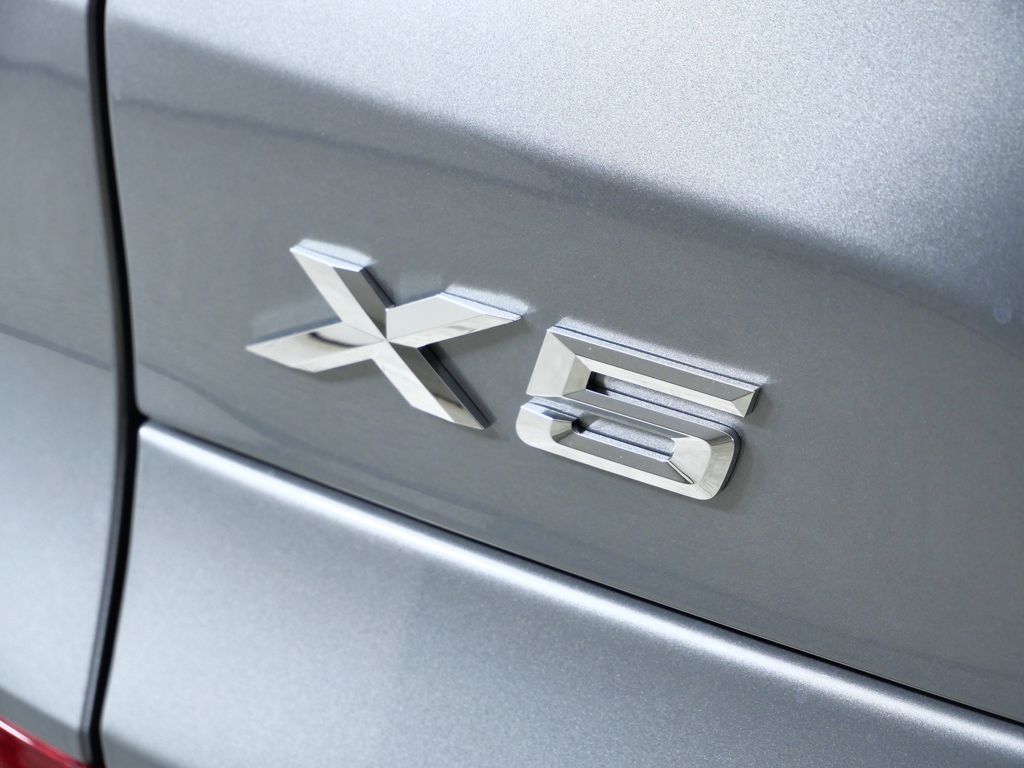 Thumbnail: 2026 BMW X5 - 13