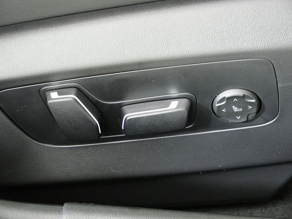 Thumbnail: 2026 BMW M5 - 23