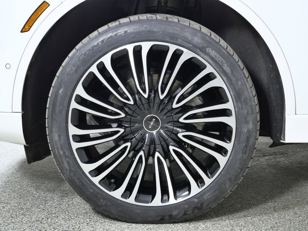 Thumbnail: 2020 Lincoln Aviator - 18