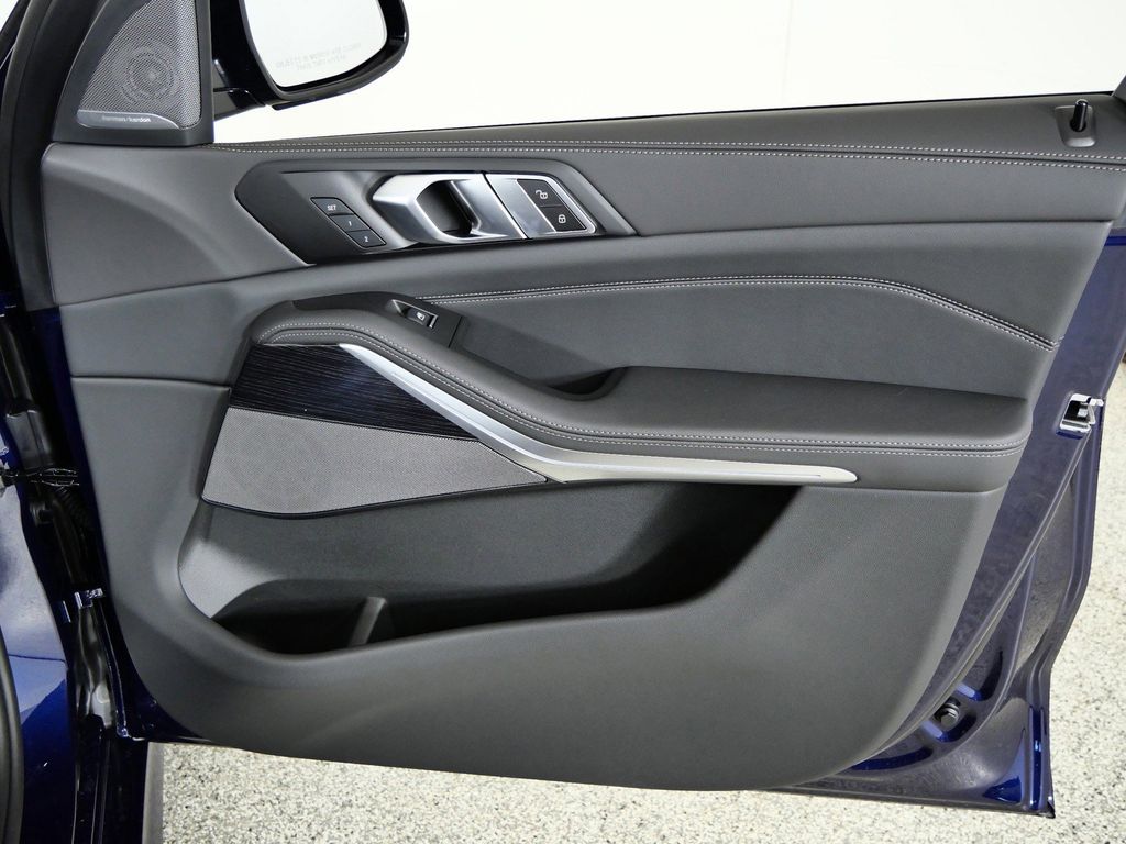 Thumbnail: 2026 BMW X7 - 19