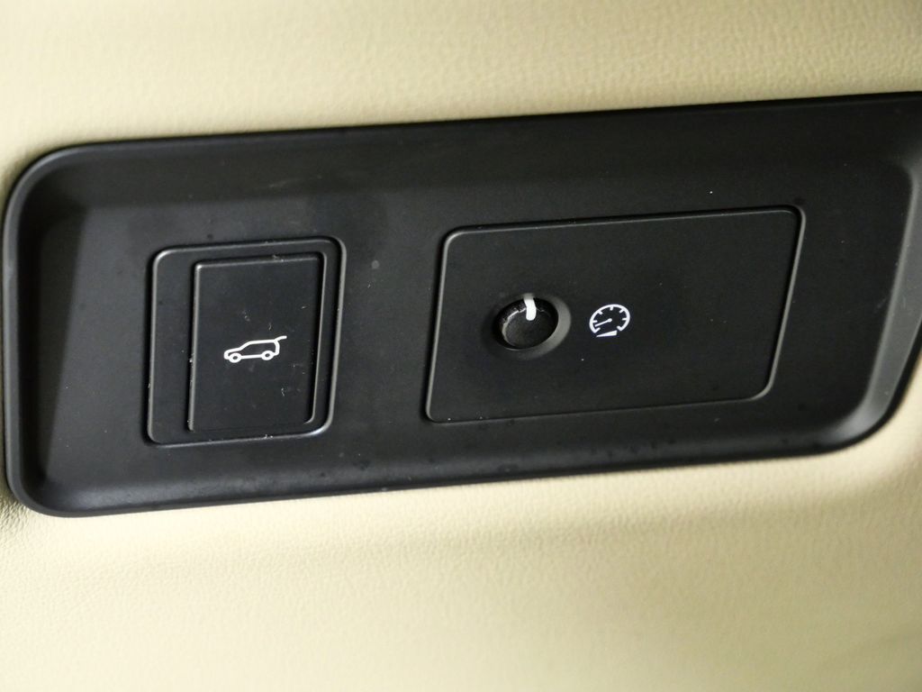 Thumbnail: 2018 Land Rover Range Rover - 40