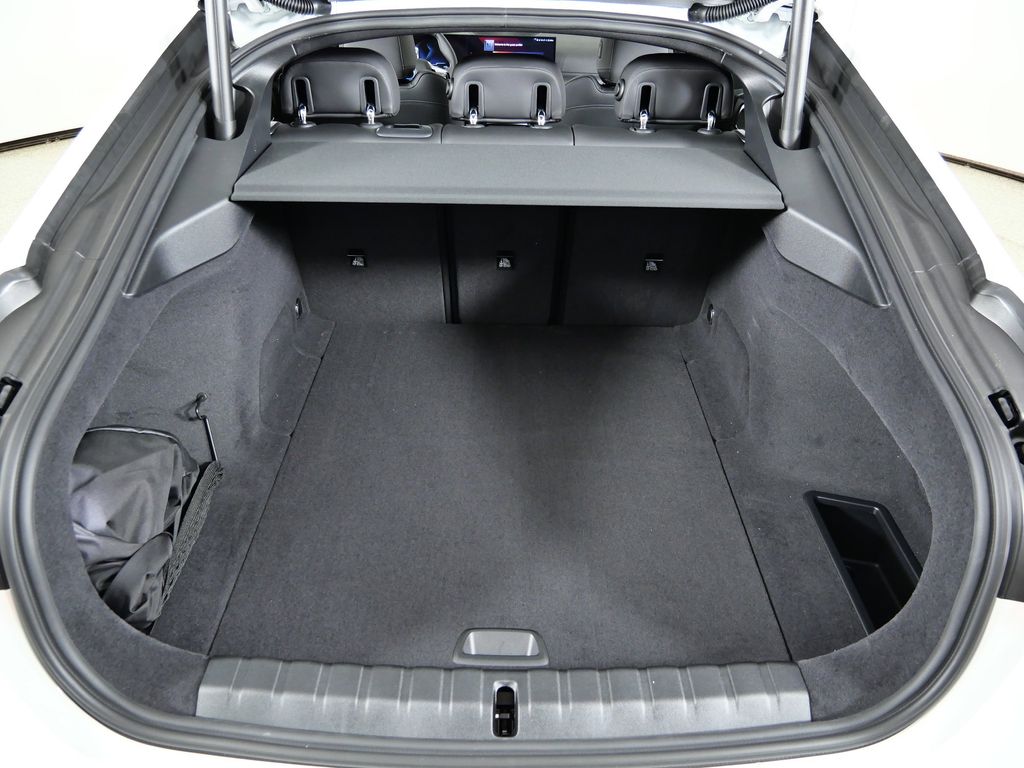 Thumbnail: 2026 BMW i4 - 27