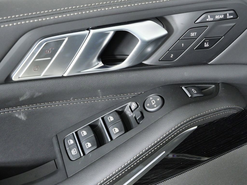 Thumbnail: 2026 BMW X7 - 40