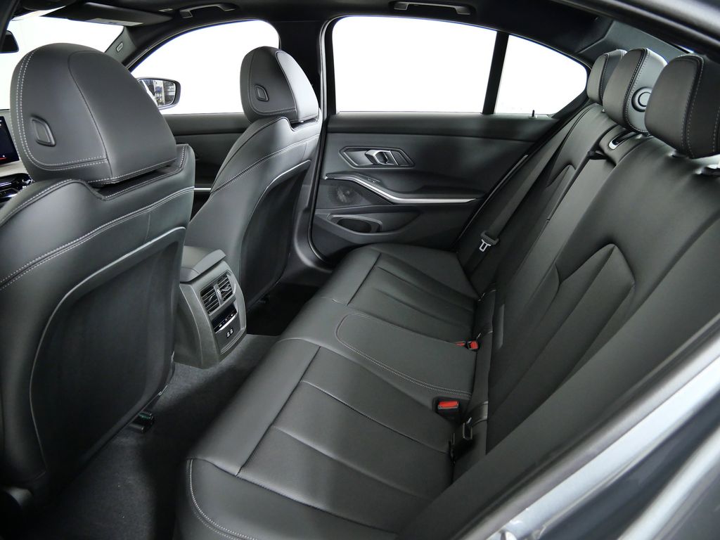 Thumbnail: 2026 BMW 3 Series - 30