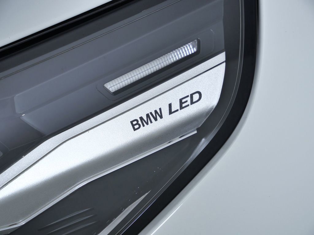 Thumbnail: 2026 BMW i5 - 6