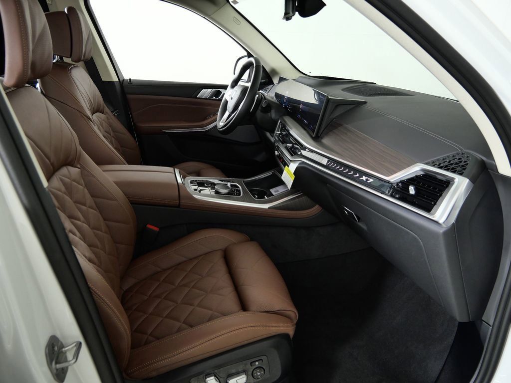 Thumbnail: 2026 BMW X7 - 22