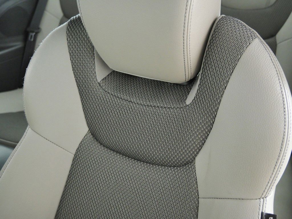 Thumbnail: 2015 Hyundai Genesis - 32