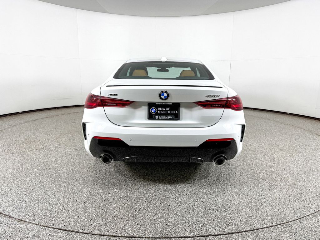 Thumbnail: 2026 BMW 4 Series - 12