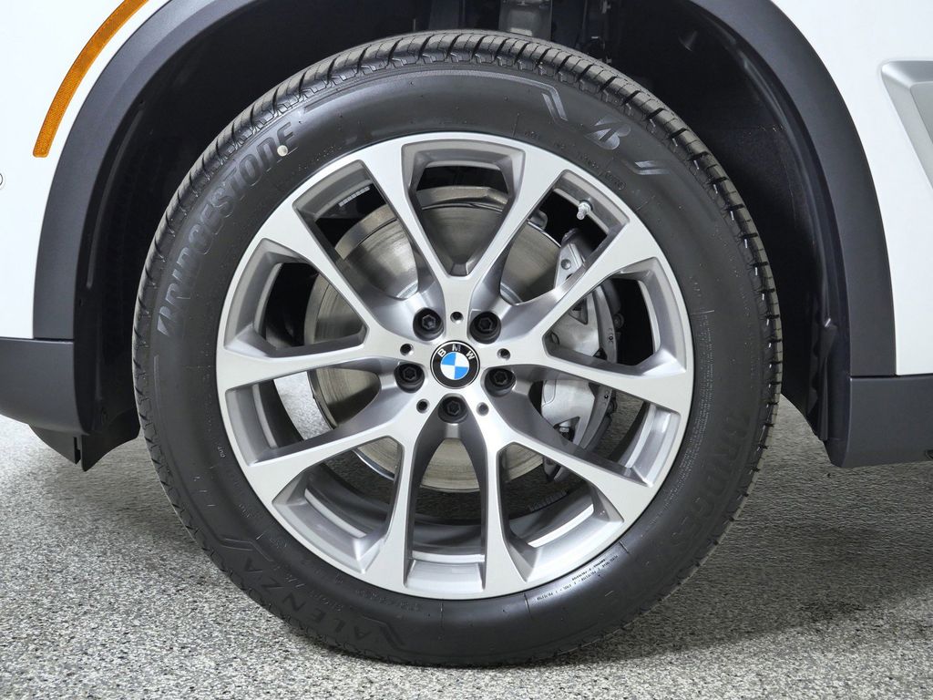Thumbnail: 2026 BMW X5 - 17