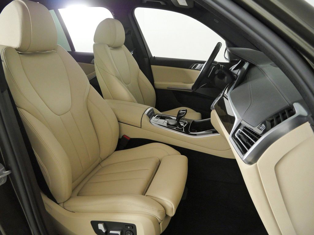 Thumbnail: 2021 BMW X5 - 21