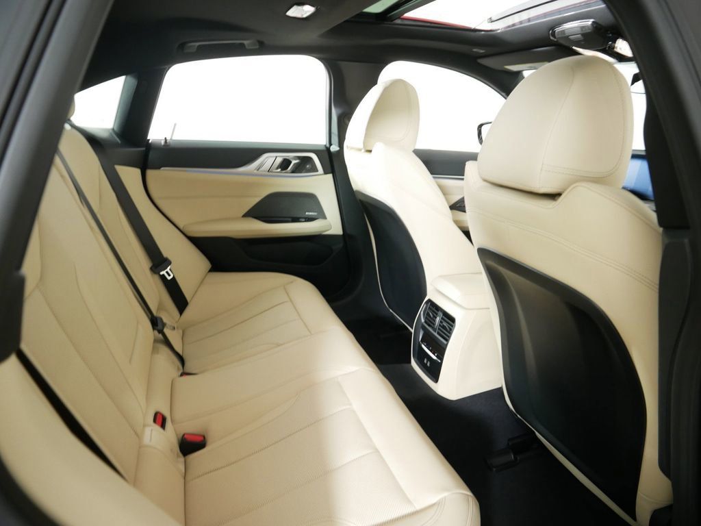 Thumbnail: 2025 BMW i4 - 25