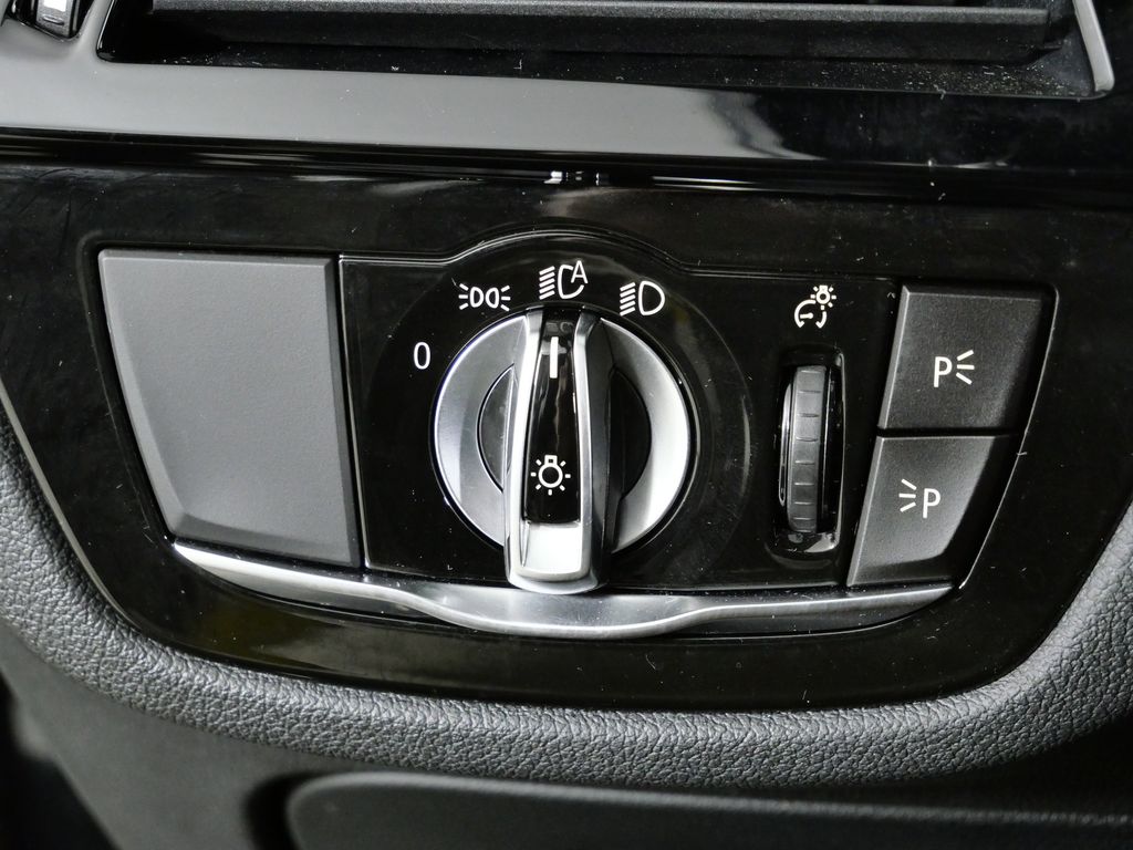 Thumbnail: 2019 BMW M5 - 40