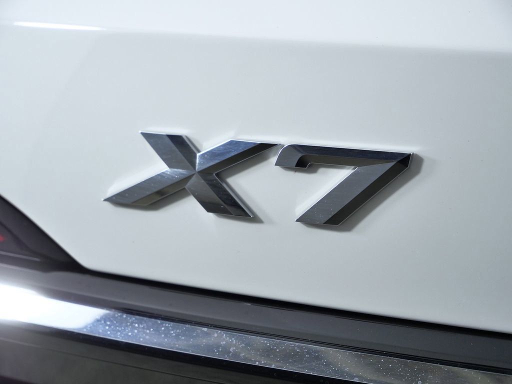 Thumbnail: 2026 BMW X7 - 15