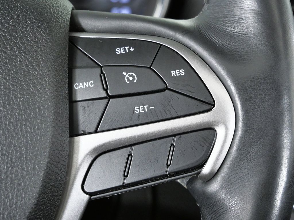 Thumbnail: 2018 Jeep Grand Cherokee - 41