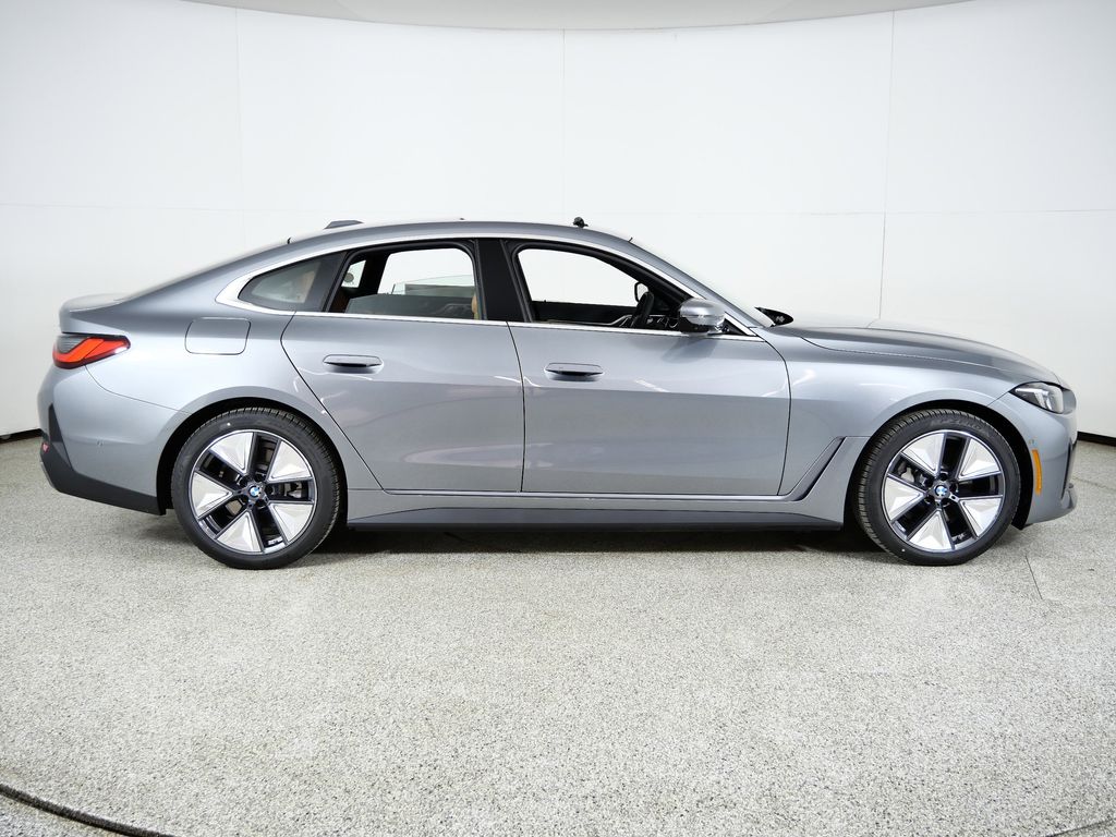 Thumbnail: 2026 BMW i4 - 8