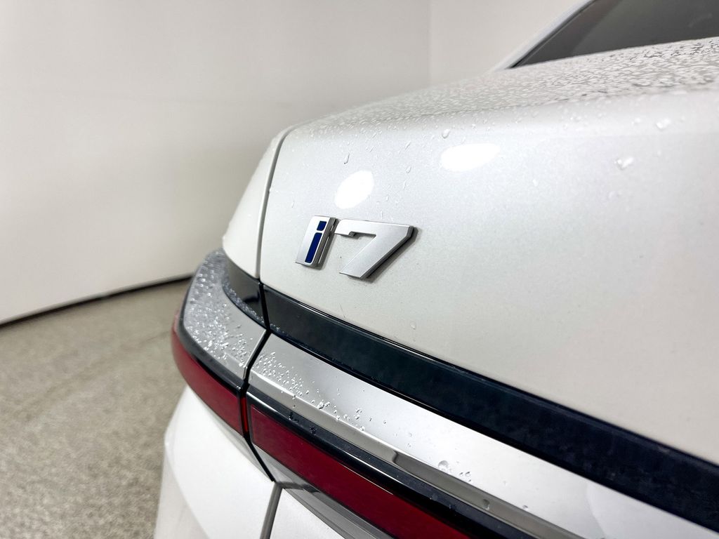 Thumbnail: 2023 BMW i7 - 16
