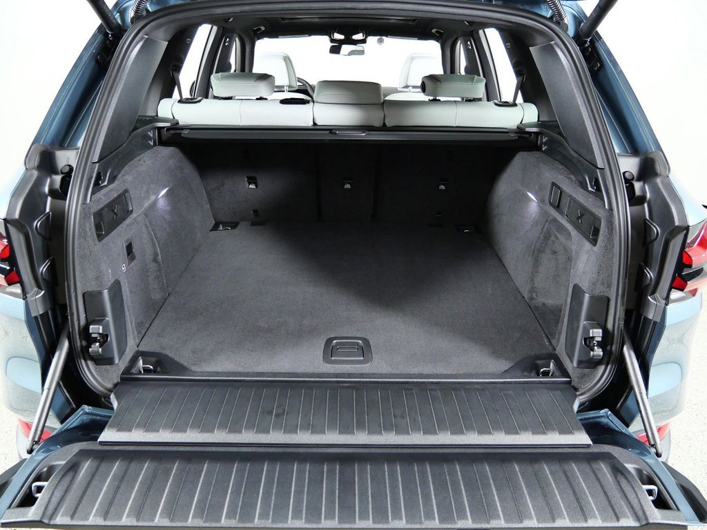 Thumbnail: 2026 BMW X5 - 28