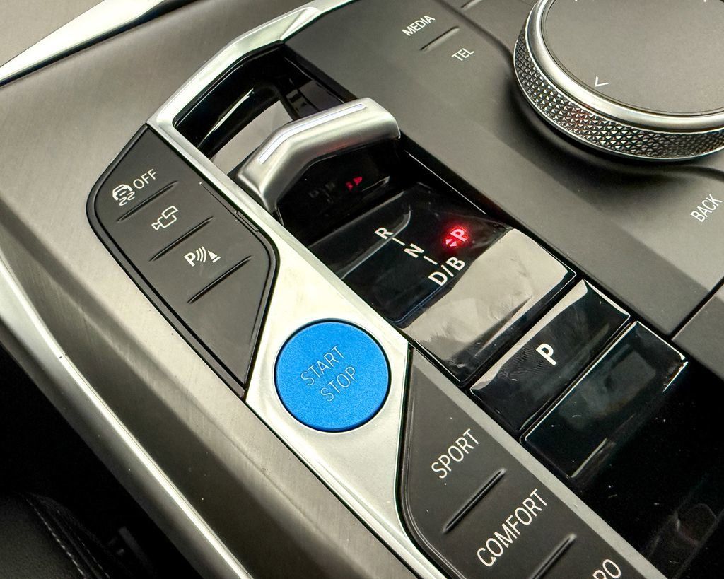 Thumbnail: 2025 BMW i4 - 51