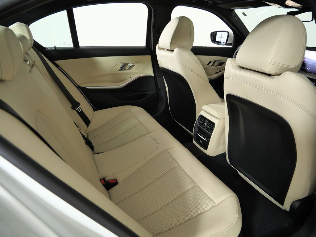 Thumbnail: 2025 BMW 3 Series - 29