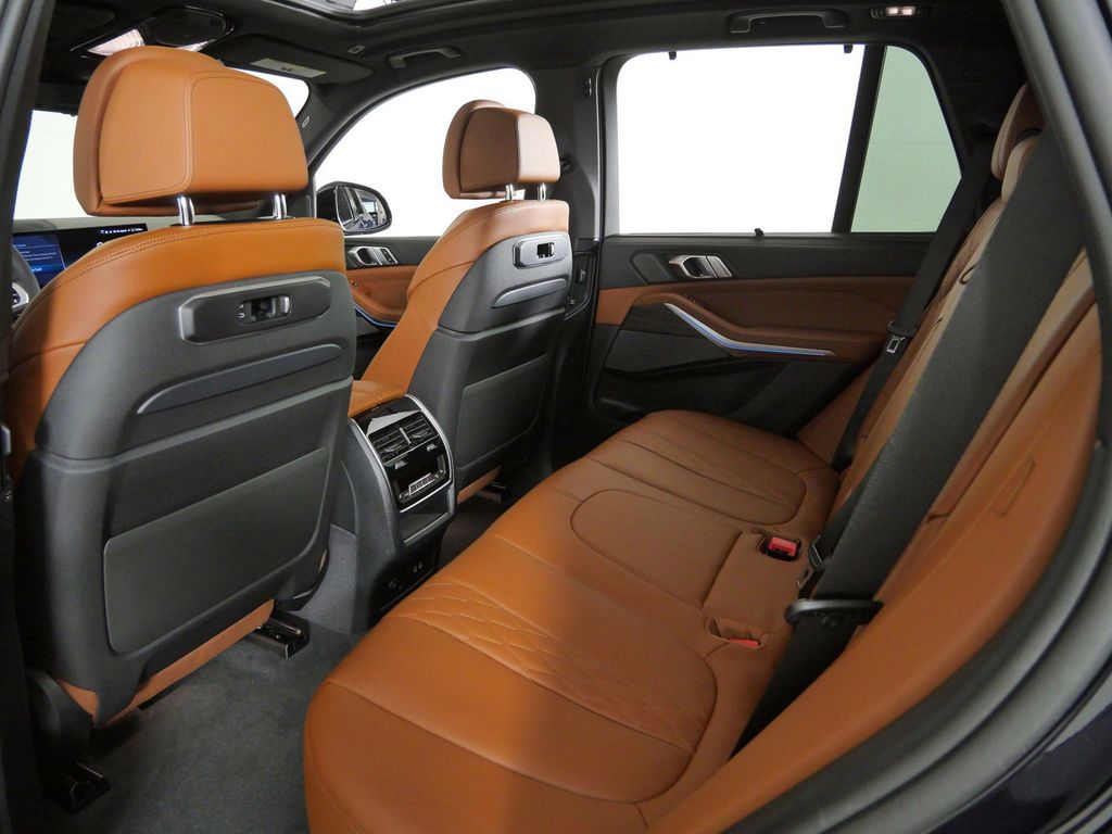 Thumbnail: 2026 BMW X5 - 32