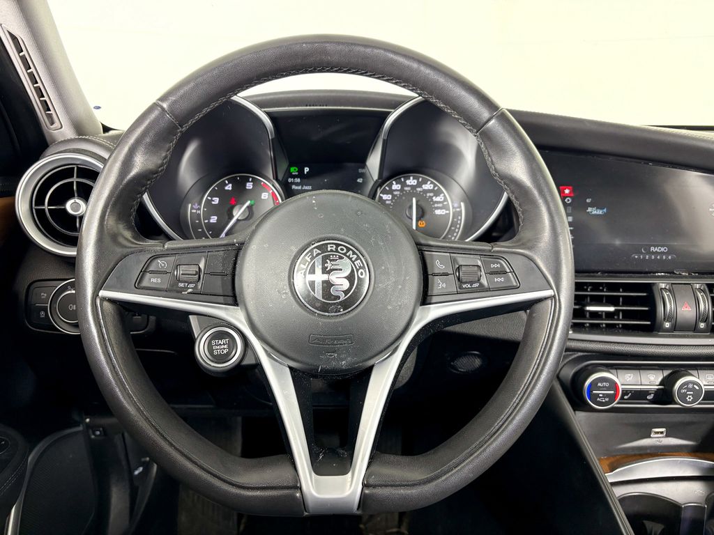 Thumbnail: 2017 Alfa Romeo Giulia - 8