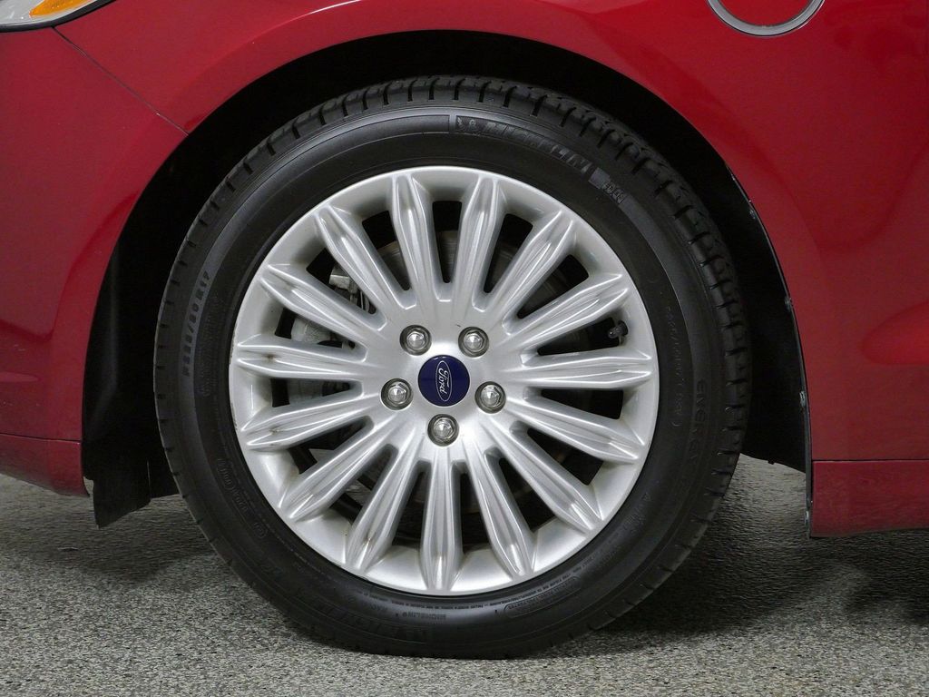 Thumbnail: 2013 Ford Fusion - 17
