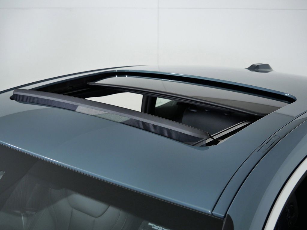 Thumbnail: 2026 BMW i4 - 18