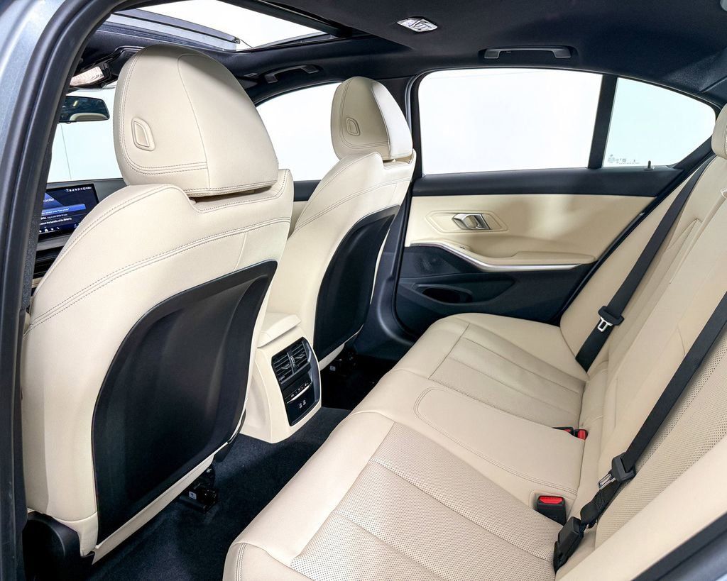 Thumbnail: 2025 BMW 3 Series - 29