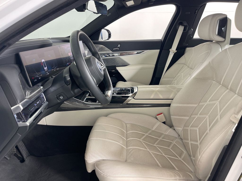 Thumbnail: 2023 BMW i7 - 36