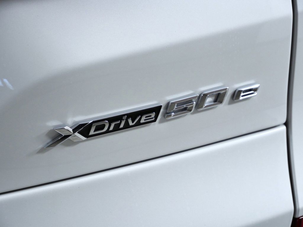 Thumbnail: 2026 BMW X5 - 12