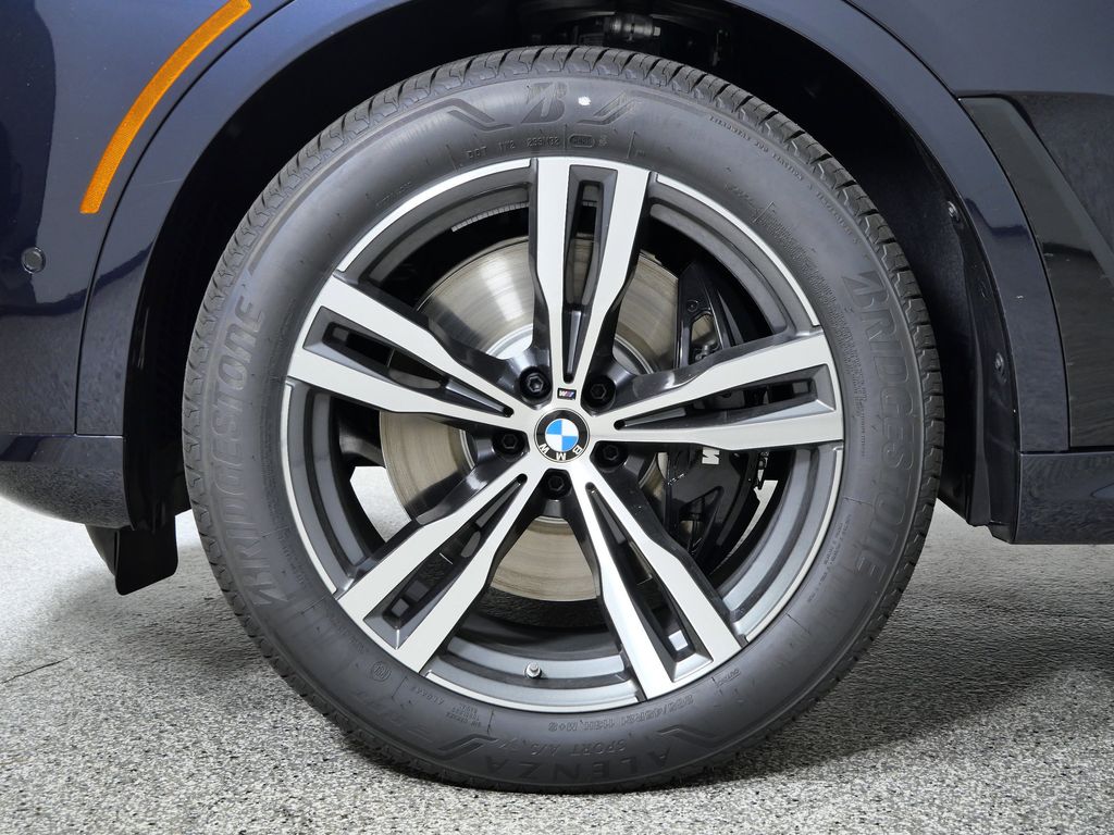 Thumbnail: 2026 BMW X7 - 17