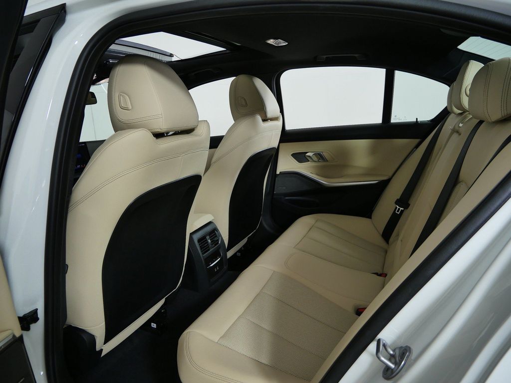 Thumbnail: 2026 BMW 3 Series - 27