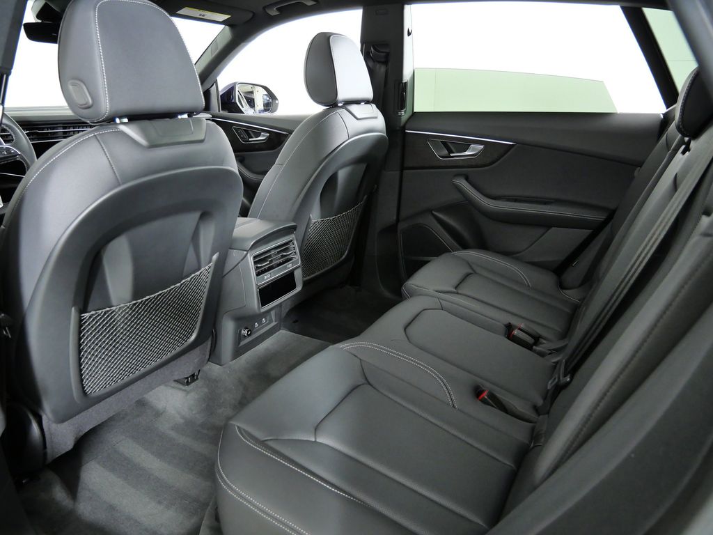 Thumbnail: 2023 Audi Q8 - 31