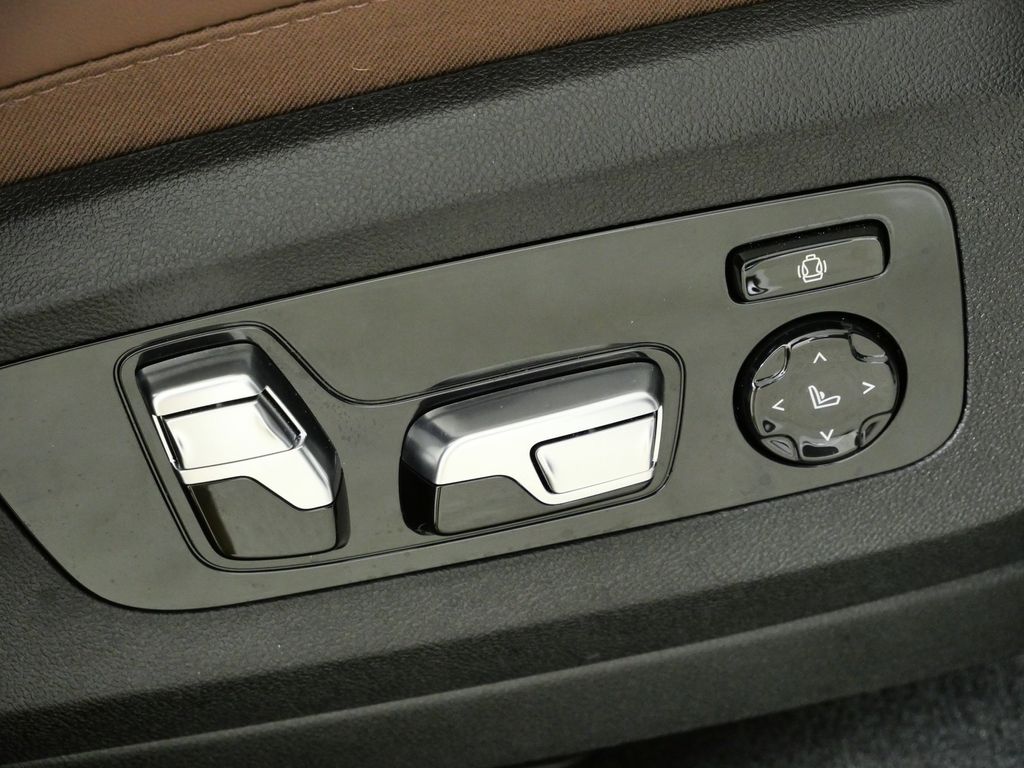 Thumbnail: 2023 BMW X7 - 27